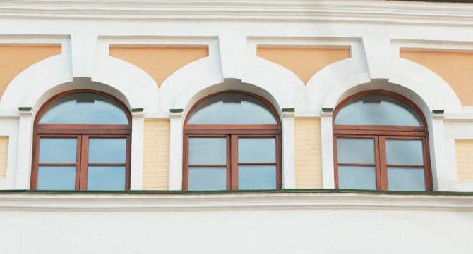 Egyedi alakú ablakok
