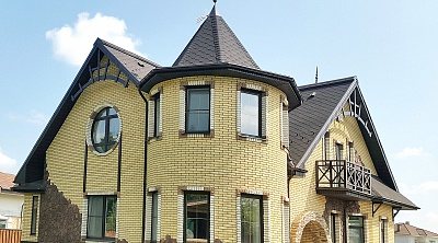 Glazing of a cottage, Zhedochi Estate