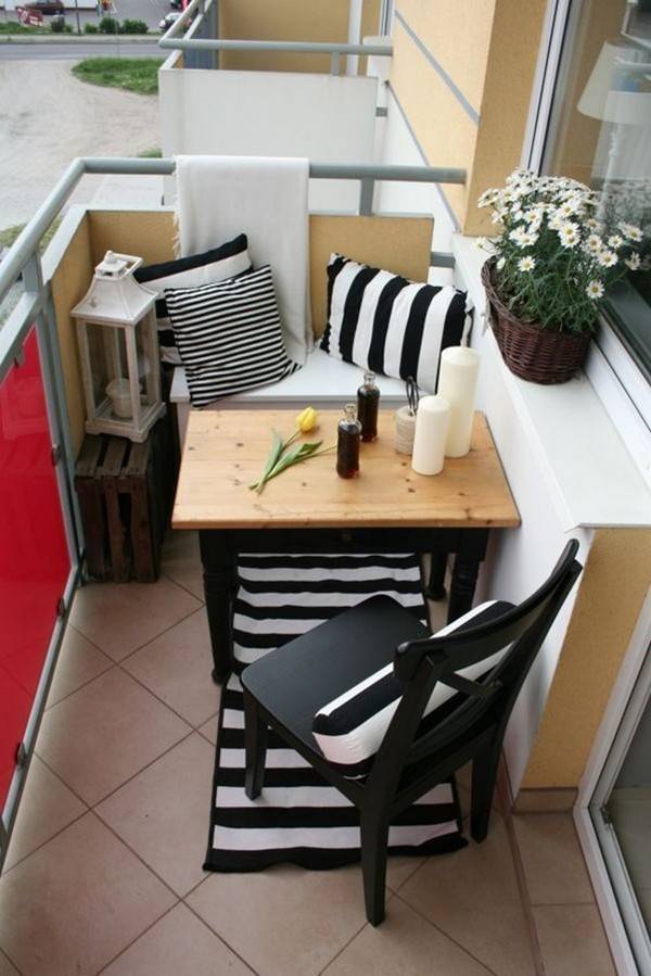 Skladací stôl na balkóne pre svojpomocne - niekoľko modelov s podrobnými pokynmi