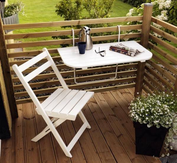 Skladací stôl na balkóne pre svojpomocne - niekoľko modelov s podrobnými pokynmi