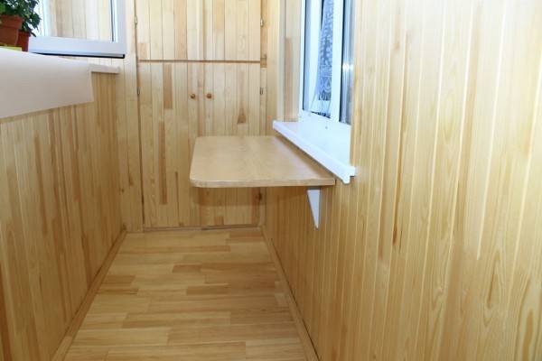 Skladací stôl na balkóne pre svojpomocne - niekoľko modelov s podrobnými pokynmi