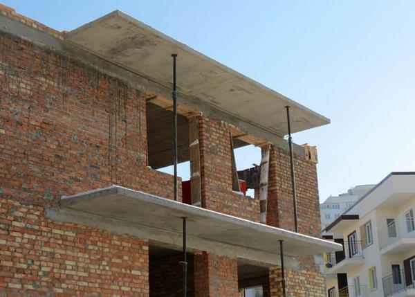 Parametre, veľkosti, typy balkónových dosiek sú regulované v súlade s GOST 25697-83