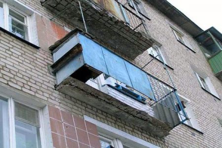 Balkonda korkuluk