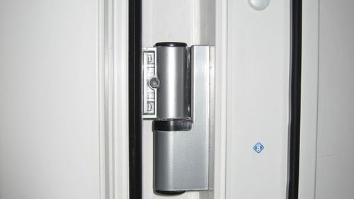 Balkon kapısı menteşesi