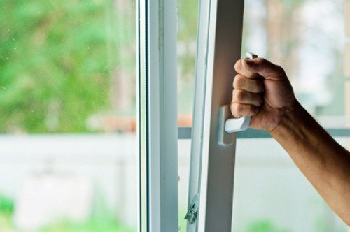 The plastic window is jammed: what to do first
