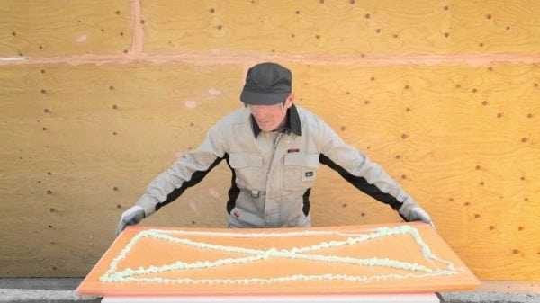 Los tableros de poliestireno expandido tienen poca adherencia al pegamento