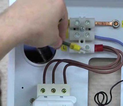 Tilkobling av elektrisk oppvarming av kjelen