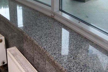 Alféizar de granito gris con salpicaduras negras Bella White