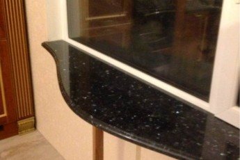 Tablero de alféizar de aglomerado de cuarzo oscuro Ferio Black