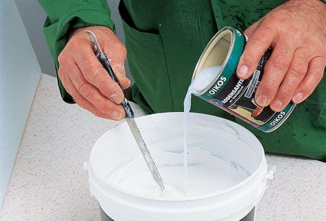 Pintar los marcos de las ventanas sin quitar la pintura vieja