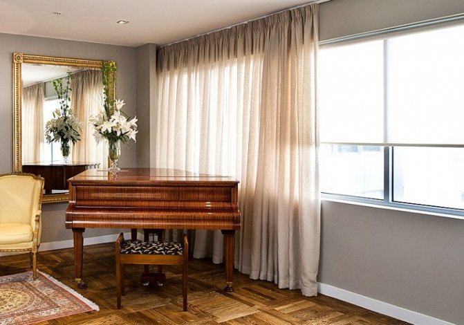 Translucent curtains in a classic interior