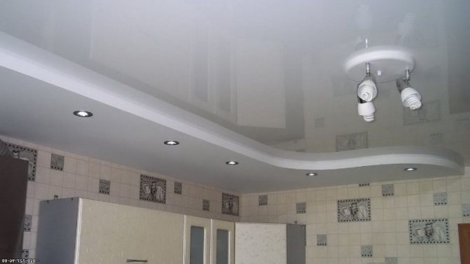 Teto da cozinha com fogão a gás: qual é melhor fazer?