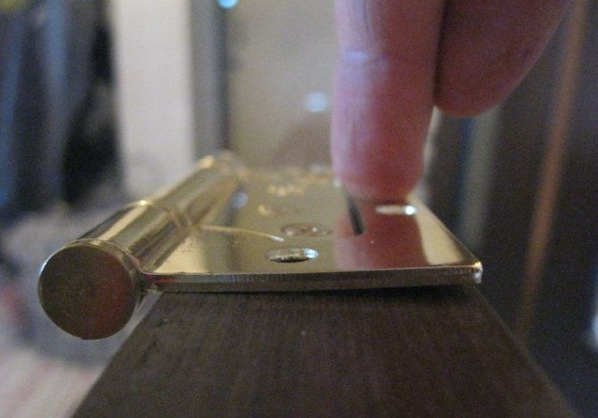 Fitting the hinge to the door leaf