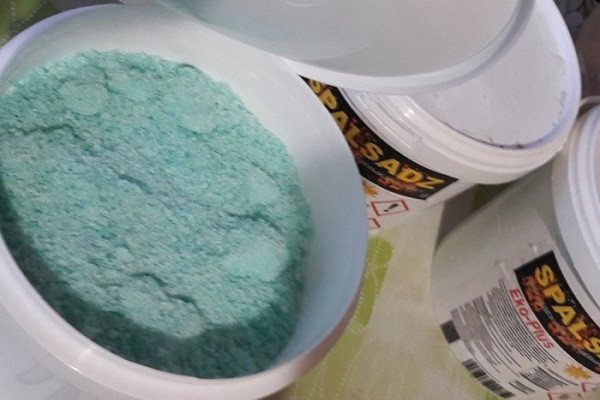 Pag-apply ng Powder catalyst
