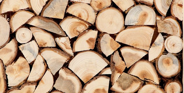 consumo de lenha em uma caldeira de combustível sólido