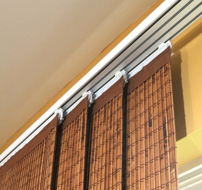 Perdele culisante din bambus pentru balcon sau logie