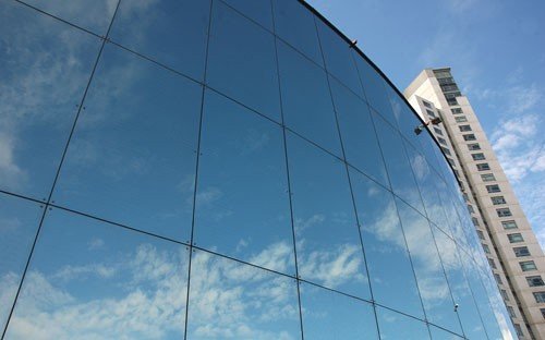Reflekterande fasadglas