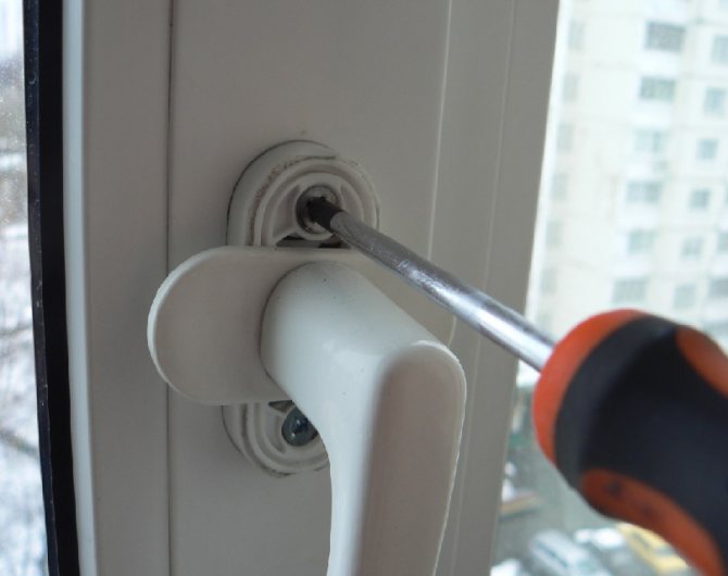 Reglarea ușii din plastic a balconului
