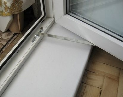 Reglarea ușii din plastic a balconului