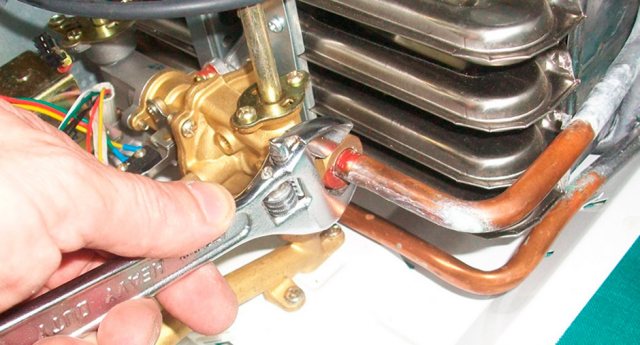 Reparación bricolaje de calentadores de agua a gas.