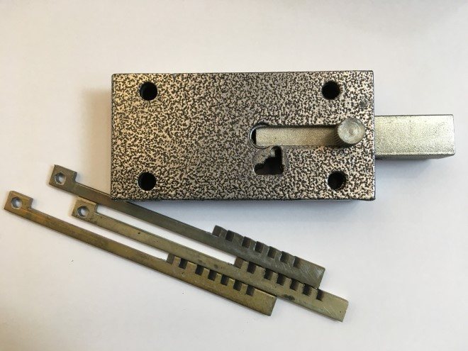 Crossbar (rack) lock