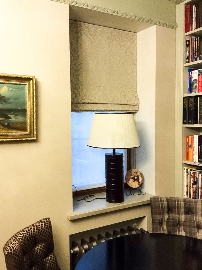 Roman blind in the window opening, designer Irina Orochko