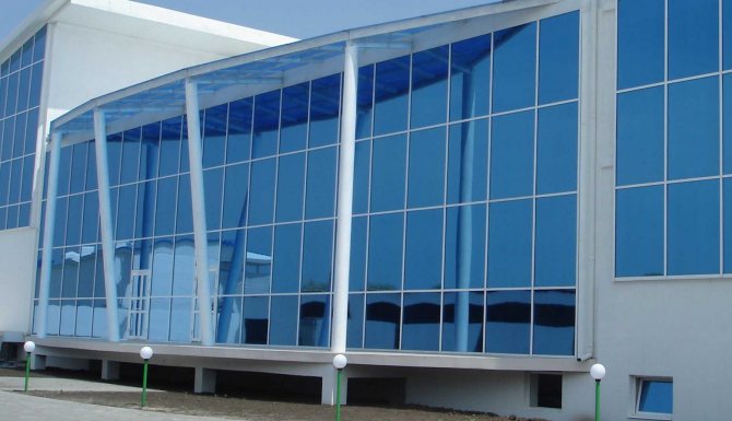 Sl. 7. Upijajuće reflektirajuće staklo