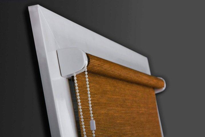 Roller blinds for plastic windows without drilling