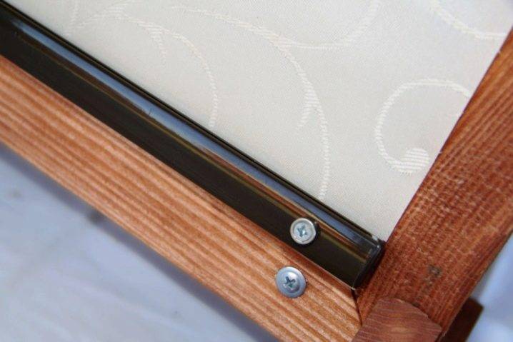 Roller blinds for plastic windows without drilling