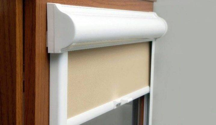 Roller blinds for plastic windows without drilling