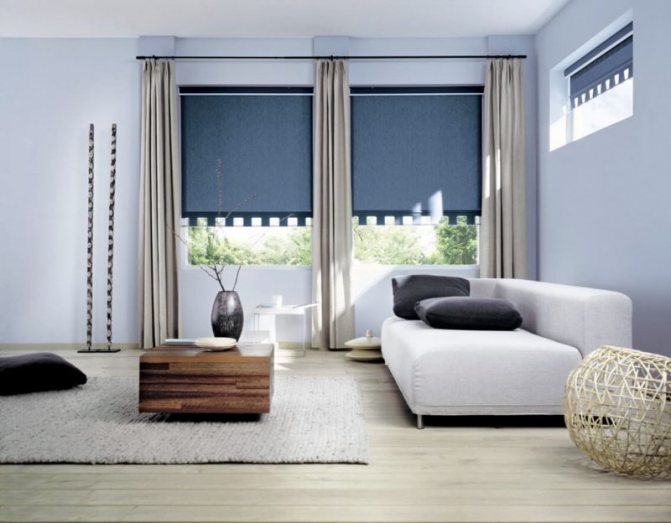 Perdele din hol cu ​​ușă de balcon pentru un interior luminos