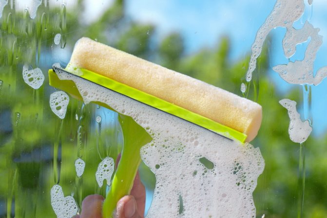 Mopp för plastfönster nära