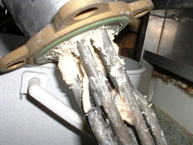 Uma camada de escama reduz a condutividade térmica do elemento de aquecimento