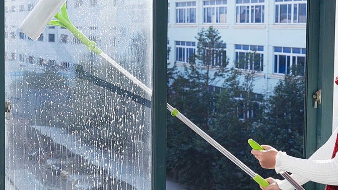 Sredstvo za čišćenje prozora: kako i kako očistiti prozor na balkonu