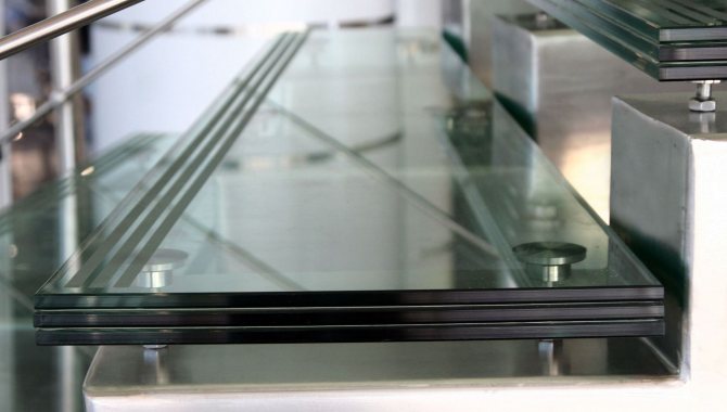 Double-glazed windows with triplex glass