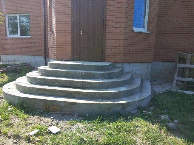 degraus de concreto da varanda
