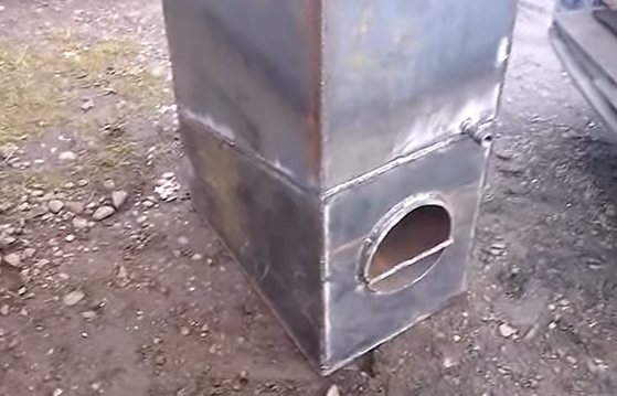 Soldamos la tubería para conectar el grifo a la parte trasera de la caldera.
