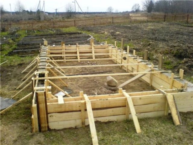 Seră bricolajă din ferestre din plastic: idei creative de construcție