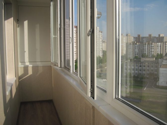 Warm balcony glazing advantages