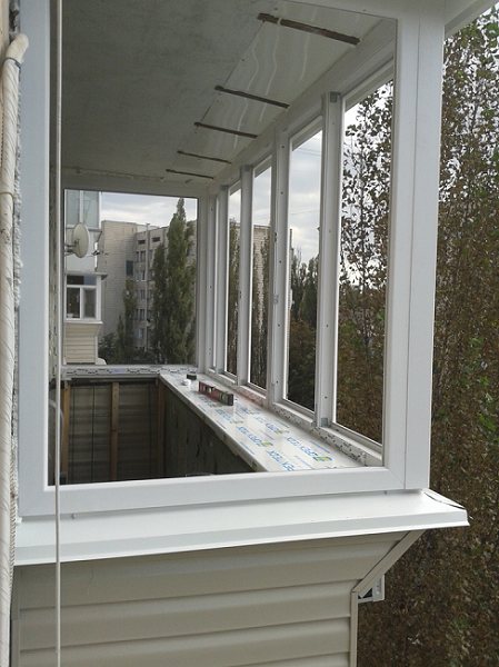 warm glazing of balconies with a take-out