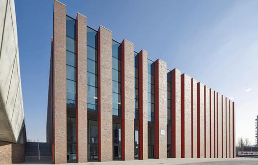 Warm glazing of facades