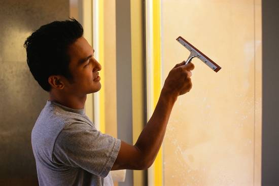 Heat-saving film for windows: rules for using heat-insulating film