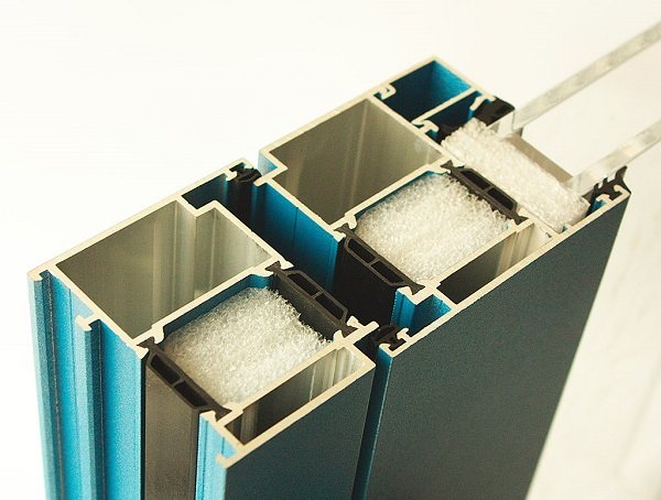 Warm double-glazed windows made of aluminum with thermal inserts