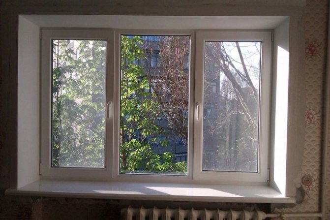 trikuspidalni prozori s dva zglobna krila