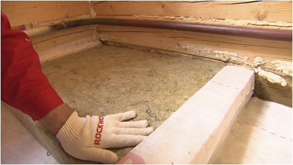 Laying mineral wool on the floor