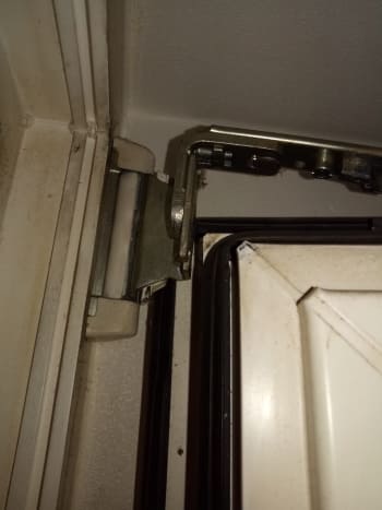 înlocuirea de service a sigiliului ferestrei Roto (roto) în Sankt Petersburg (Sankt Petersburg)