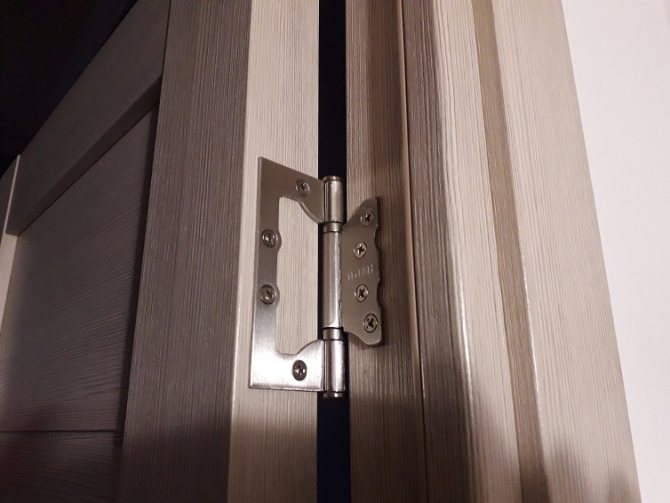 Installed hinges