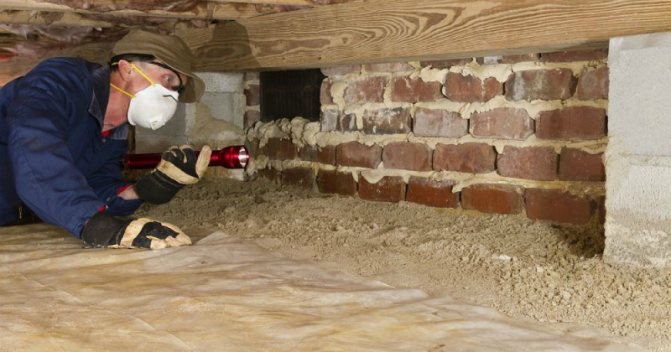Isolering av fundamentet fra innsiden av huset