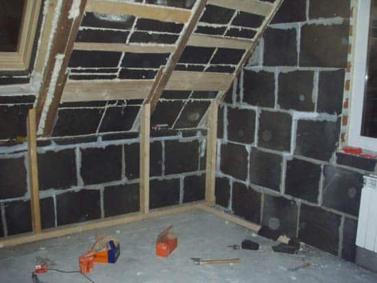Roof insulation with foamed glass