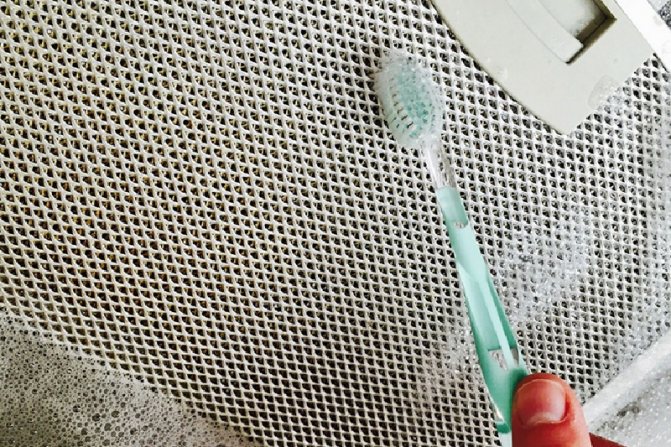 Qualquer escova de dentes velha funcionará como uma escova.